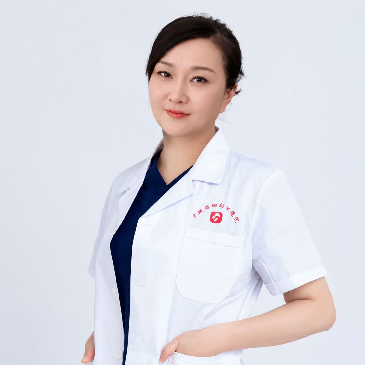 梁丽医生个人照片